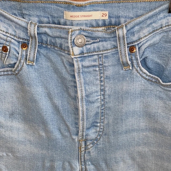 Levi's Wedgie Straight High Rise Light Wash Button Fly Distressed Jeans Size 29 - Picture 6 of 7